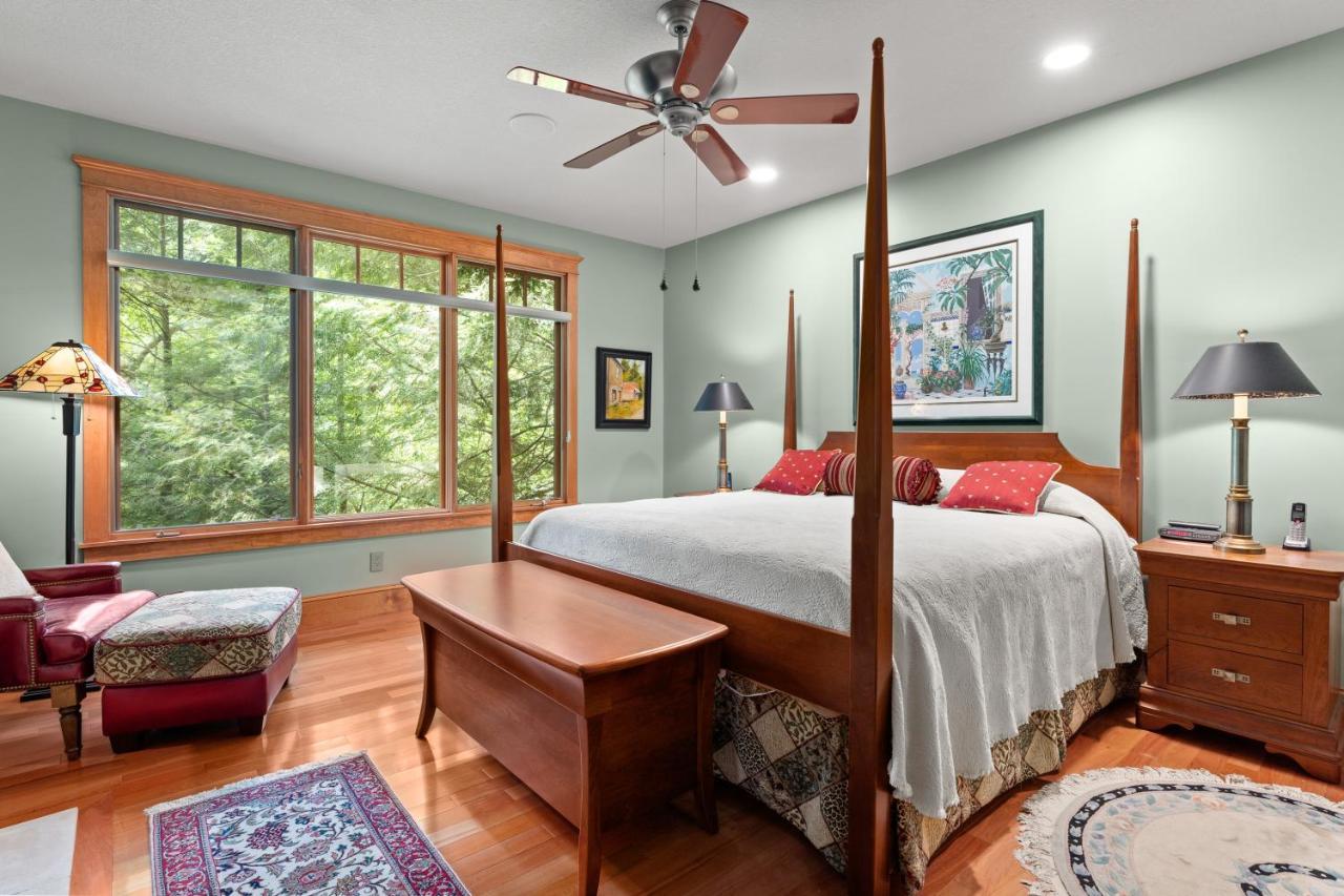 Falling Waters At Rumbling Bald Lake Lure Exterior photo